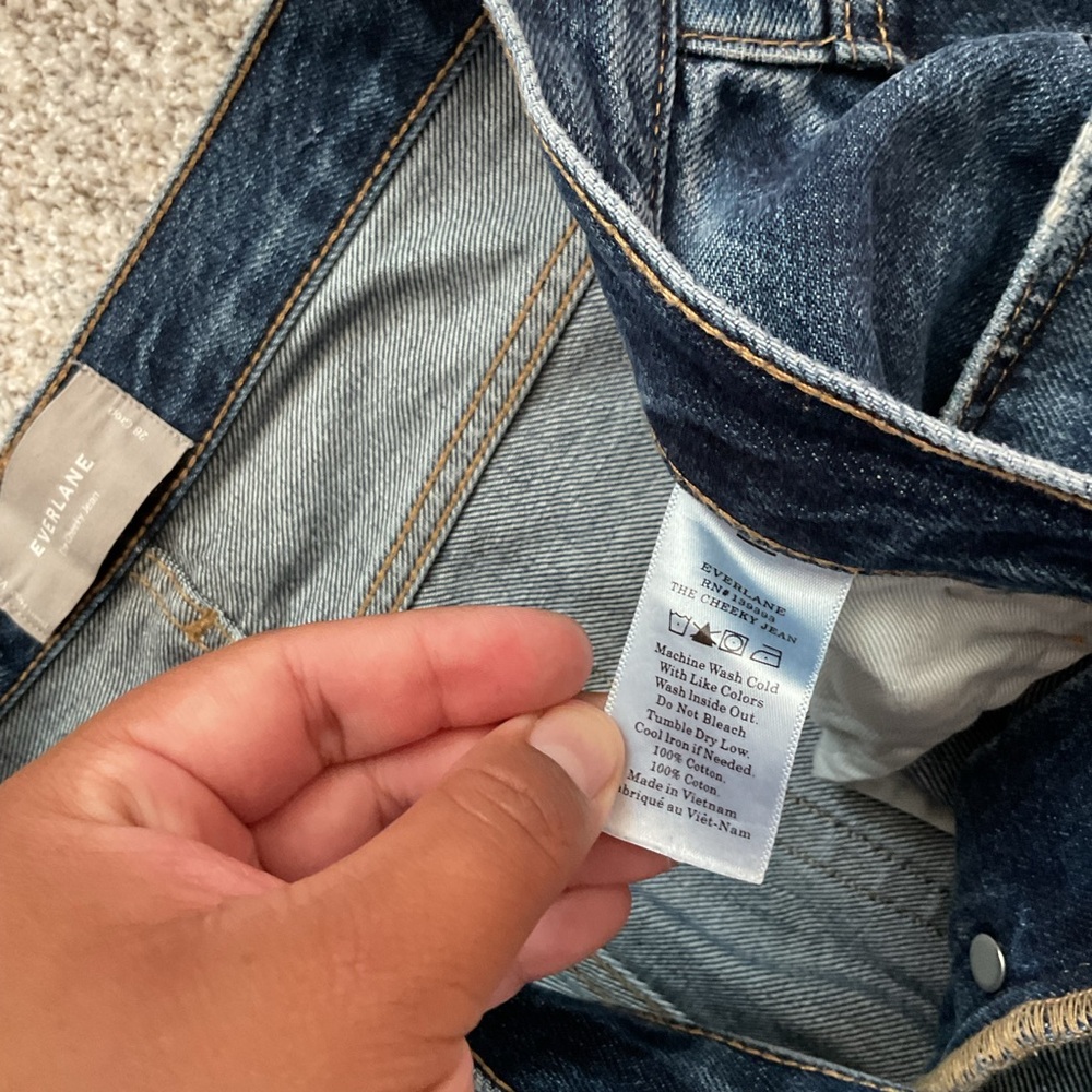Everlane Destructed The ’90s Cheeky® Jean Dark Wash Size 28 Cropped, Distressed - Picture 6 of 13